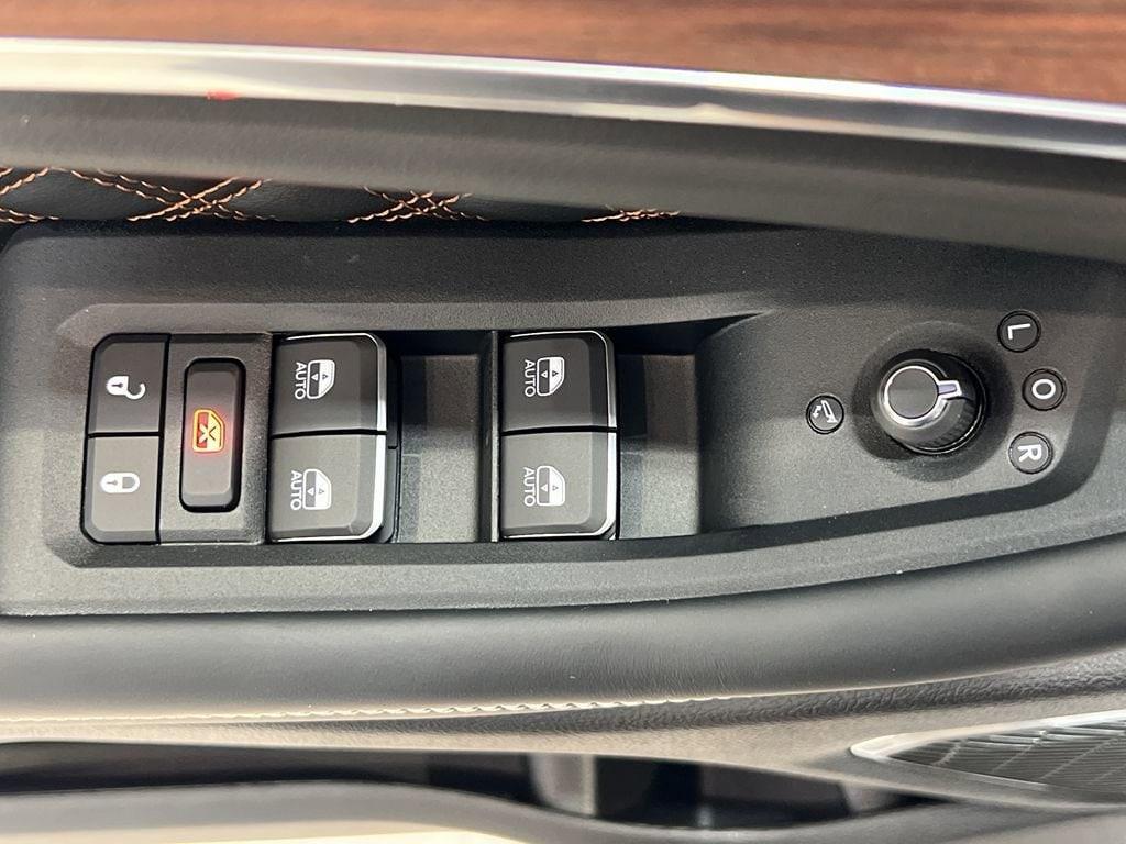 new 2025 Jeep Grand Cherokee car, priced at $60,875