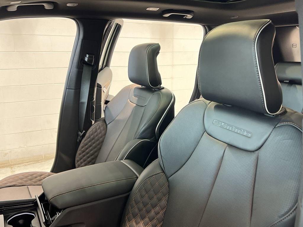 new 2025 Jeep Grand Cherokee car, priced at $60,875