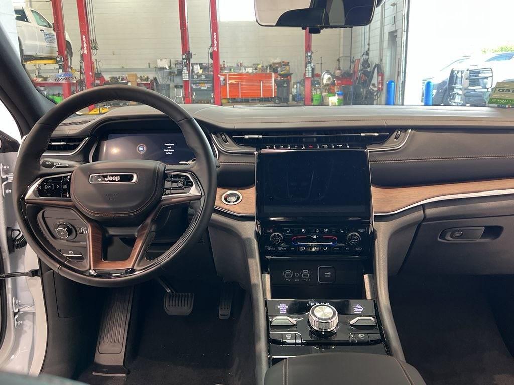 new 2025 Jeep Grand Cherokee car, priced at $60,875