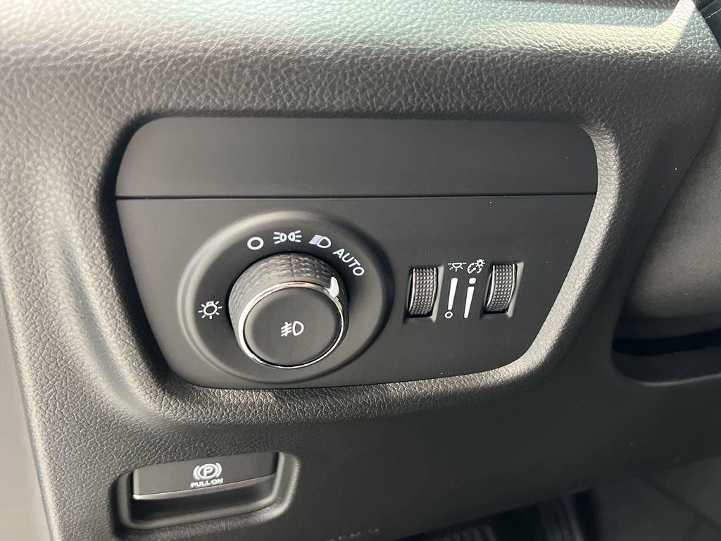 new 2025 Jeep Grand Cherokee car, priced at $60,875