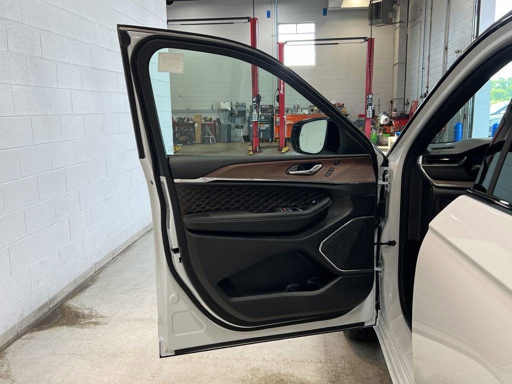 new 2025 Jeep Grand Cherokee car, priced at $60,875