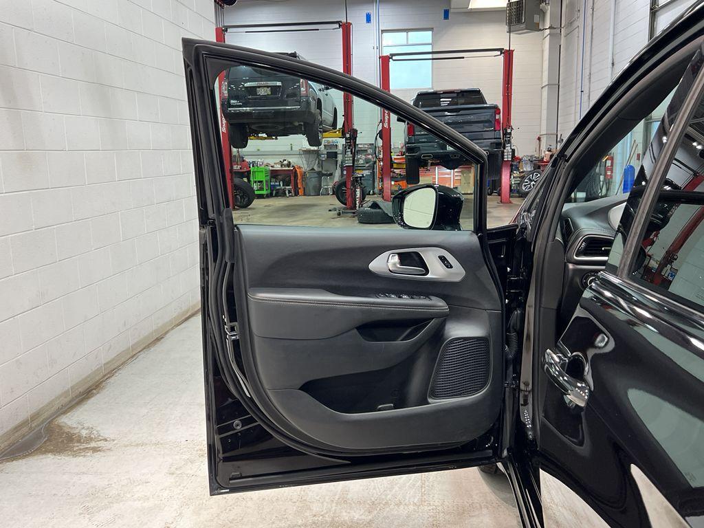 used 2024 Chrysler Pacifica car, priced at $39,799