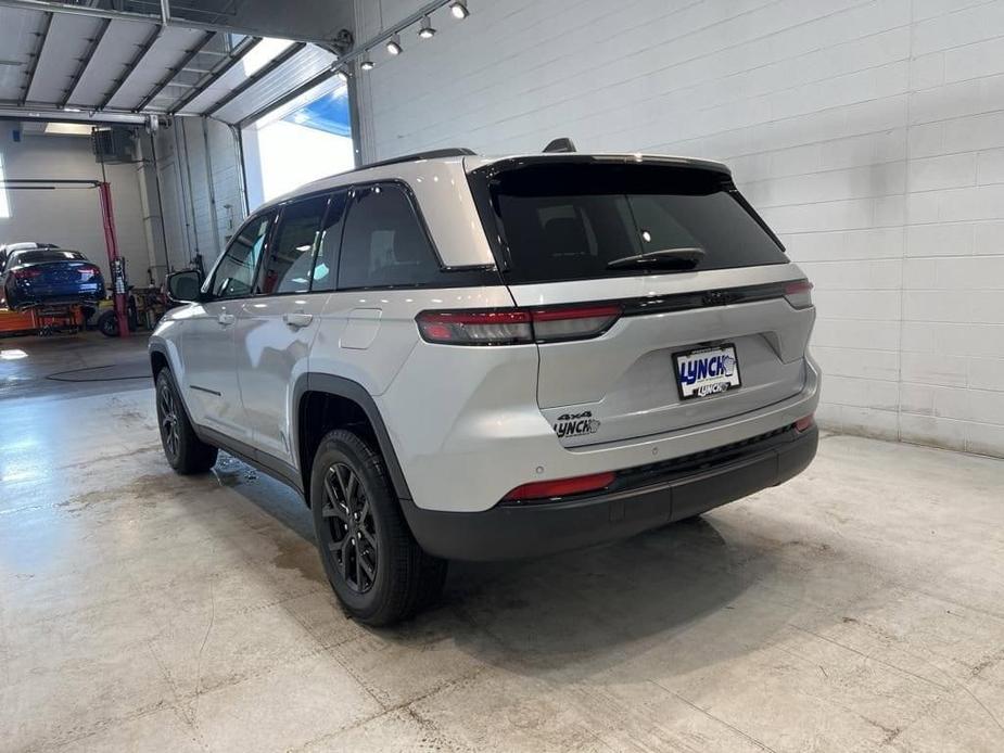 new 2024 Jeep Grand Cherokee car, priced at $42,595