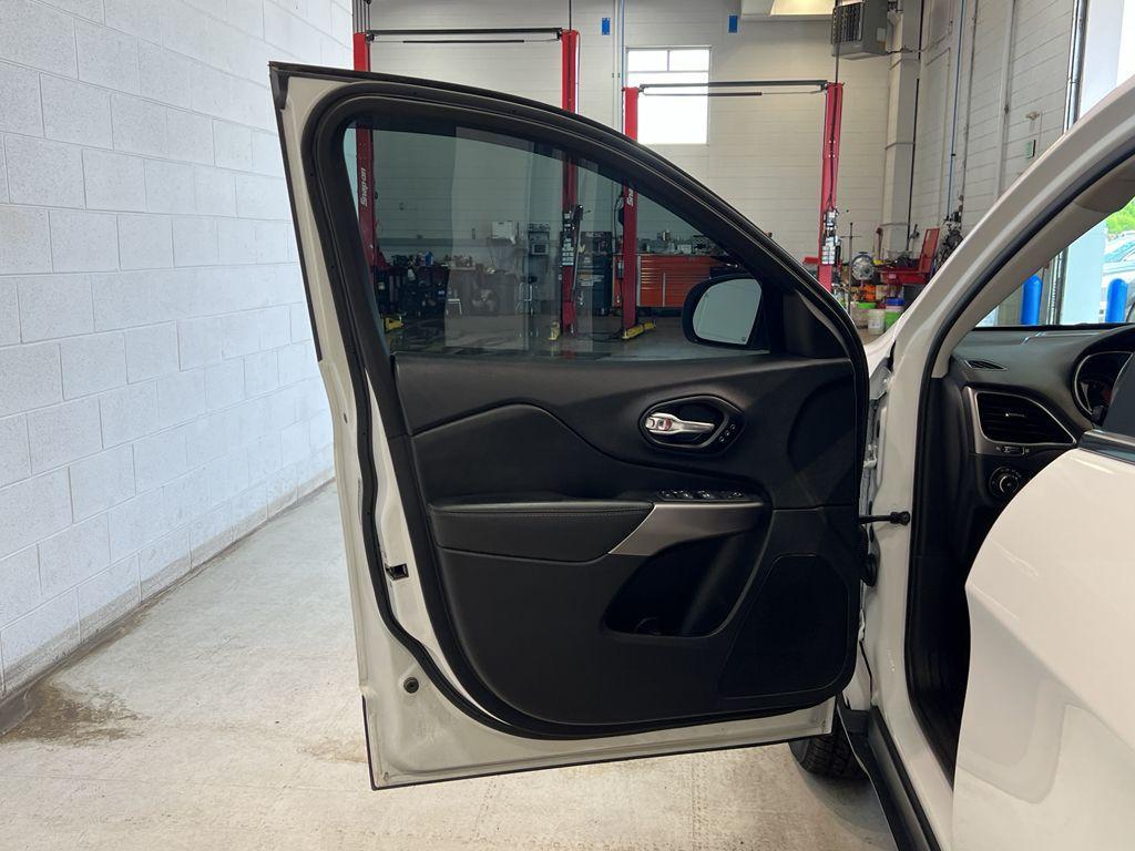 used 2022 Jeep Cherokee car, priced at $26,995