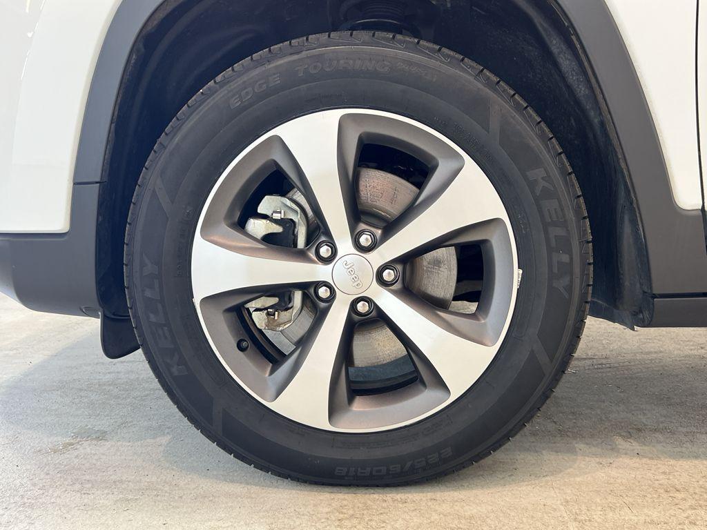 used 2022 Jeep Cherokee car, priced at $26,995