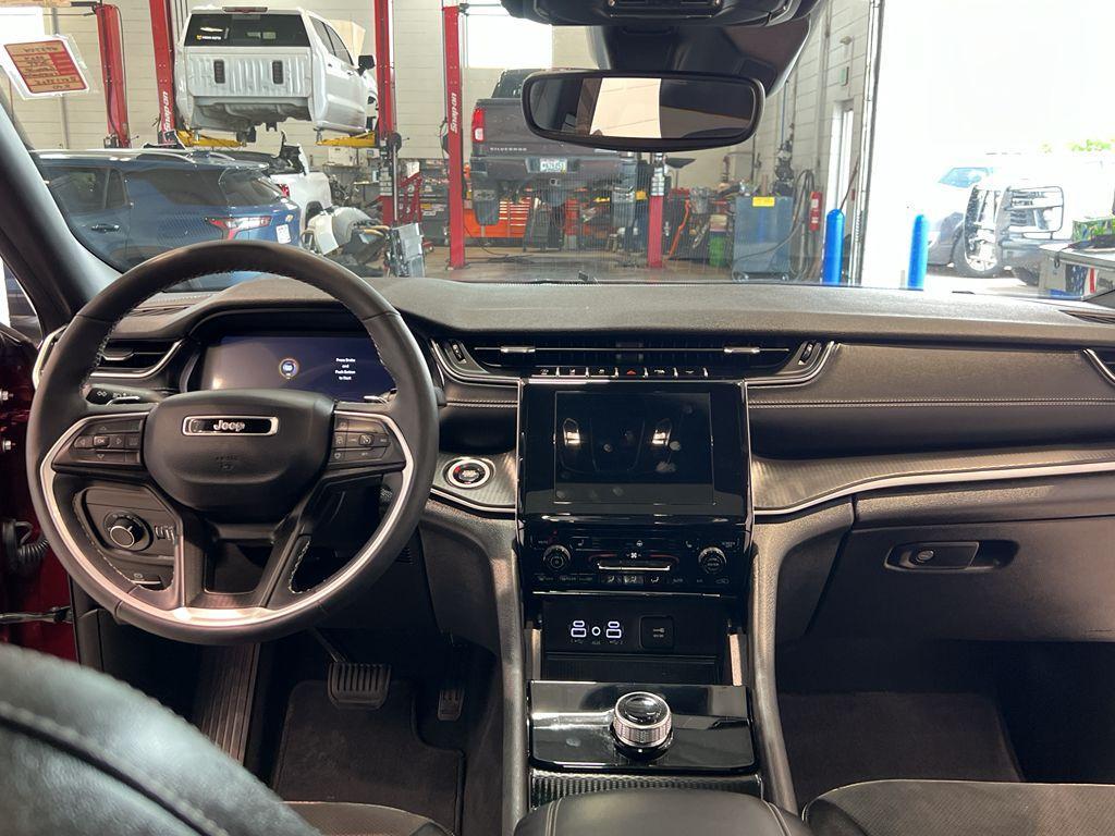 used 2024 Jeep Grand Cherokee car, priced at $34,989