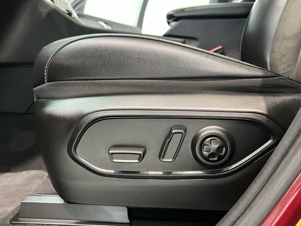 used 2024 Jeep Grand Cherokee car, priced at $34,989