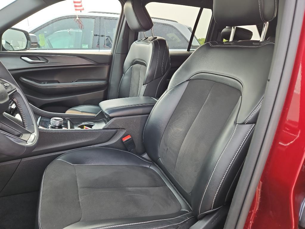 used 2024 Jeep Grand Cherokee car, priced at $37,995