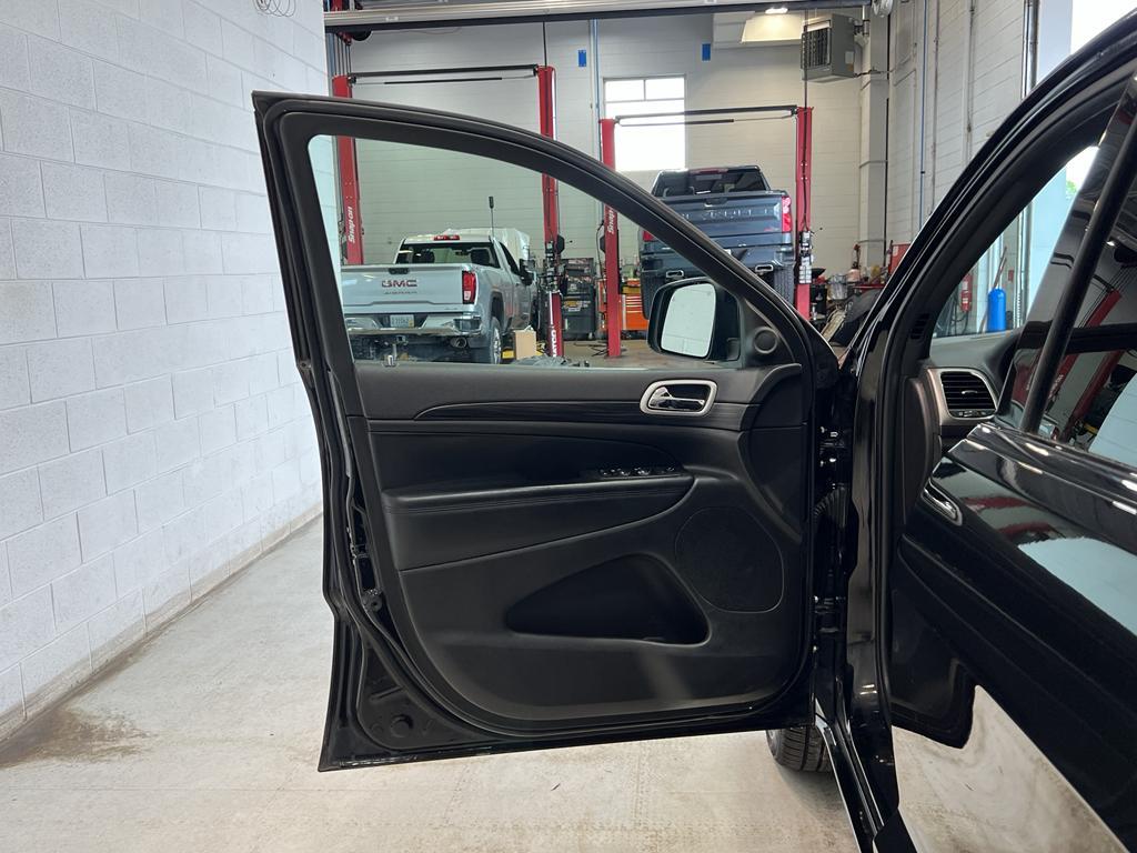 used 2021 Jeep Grand Cherokee car, priced at $22,495