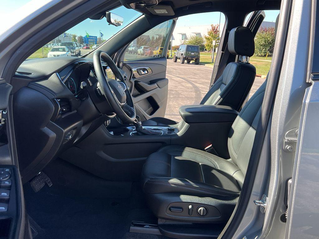 used 2023 Chevrolet Traverse car, priced at $40,595