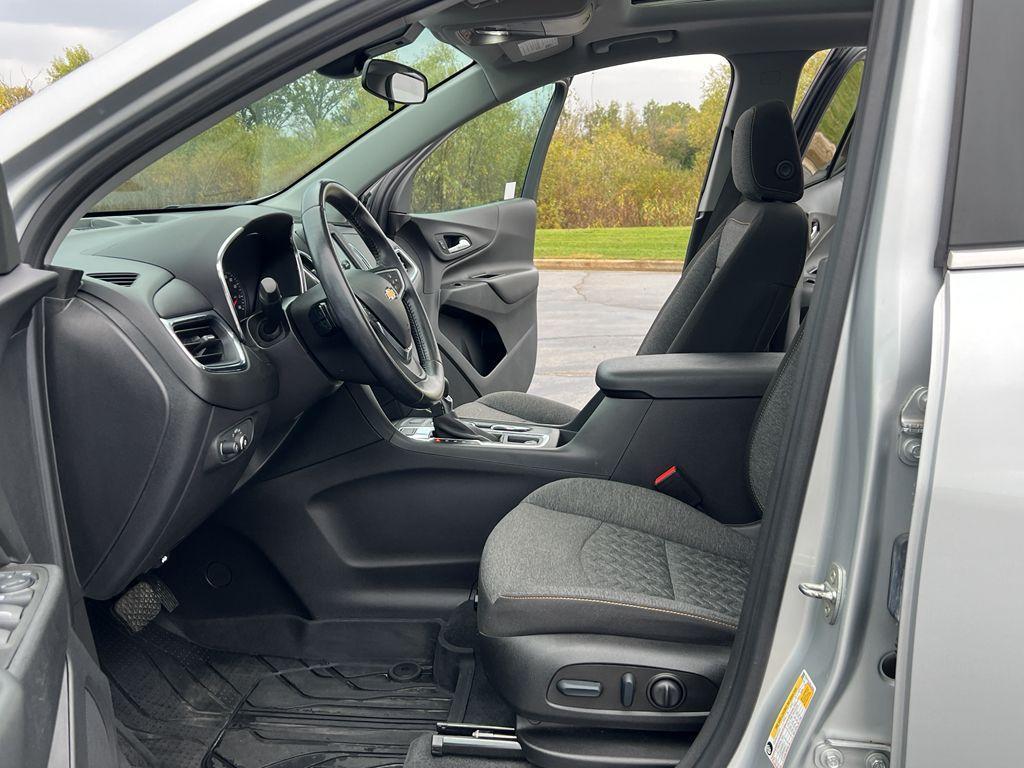 used 2022 Chevrolet Equinox car, priced at $24,295