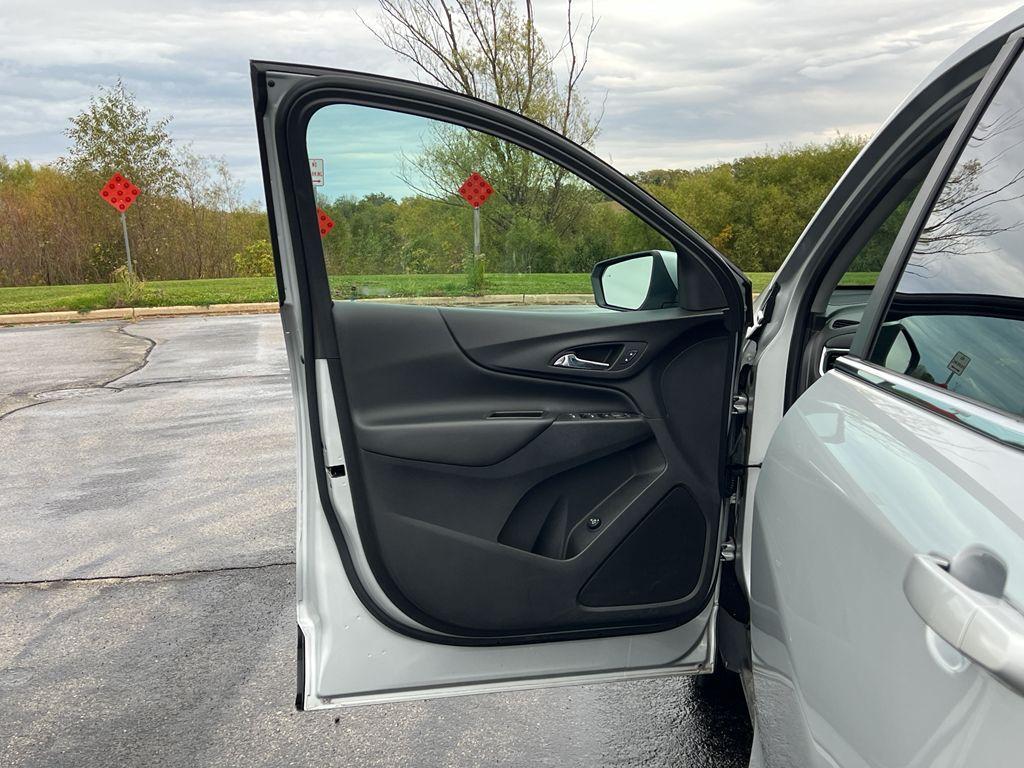 used 2022 Chevrolet Equinox car, priced at $24,295