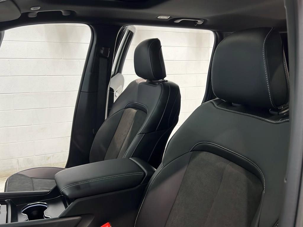 new 2025 Jeep Grand Cherokee car, priced at $44,380