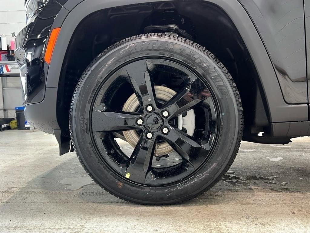 new 2025 Jeep Grand Cherokee car, priced at $45,760
