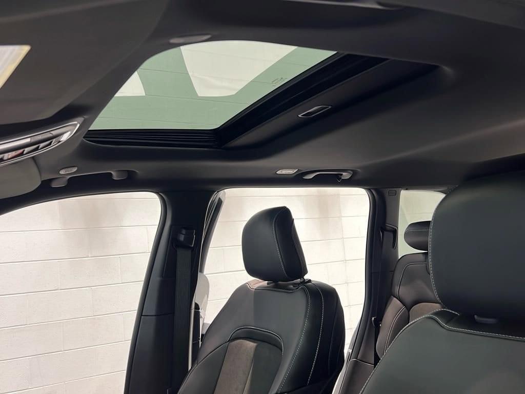 new 2025 Jeep Grand Cherokee car, priced at $45,760