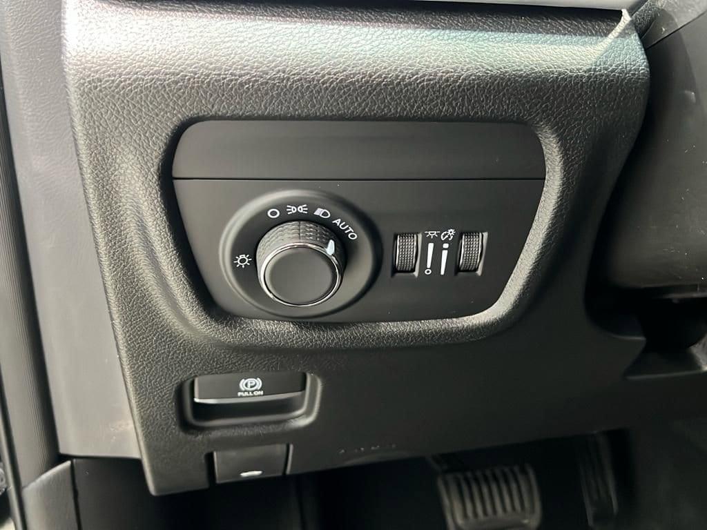 new 2025 Jeep Grand Cherokee car, priced at $45,760