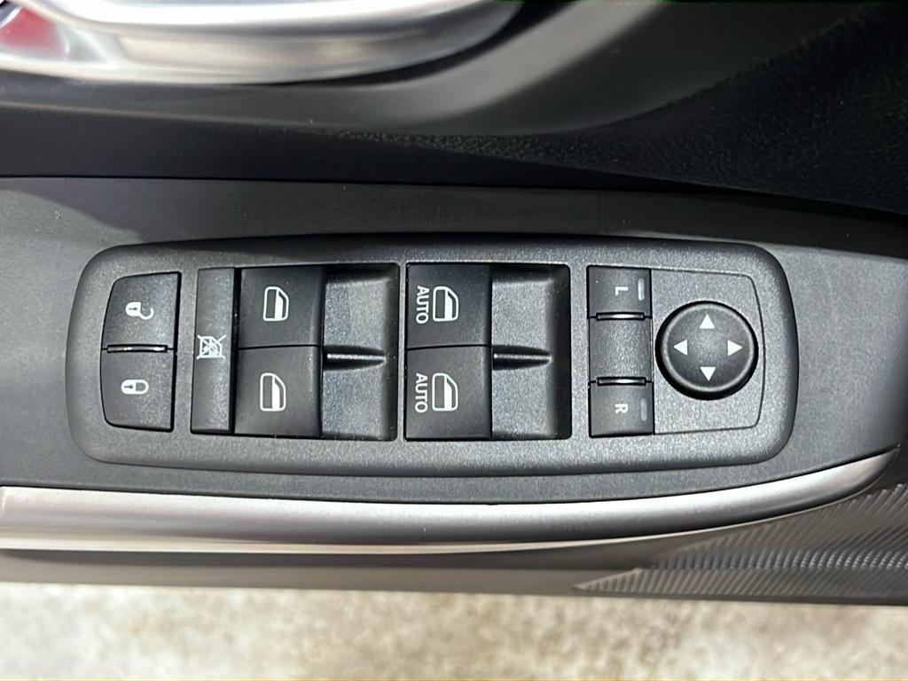 used 2021 Jeep Cherokee car, priced at $25,989