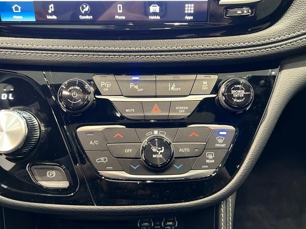 new 2025 Chrysler Pacifica Hybrid car, priced at $44,995