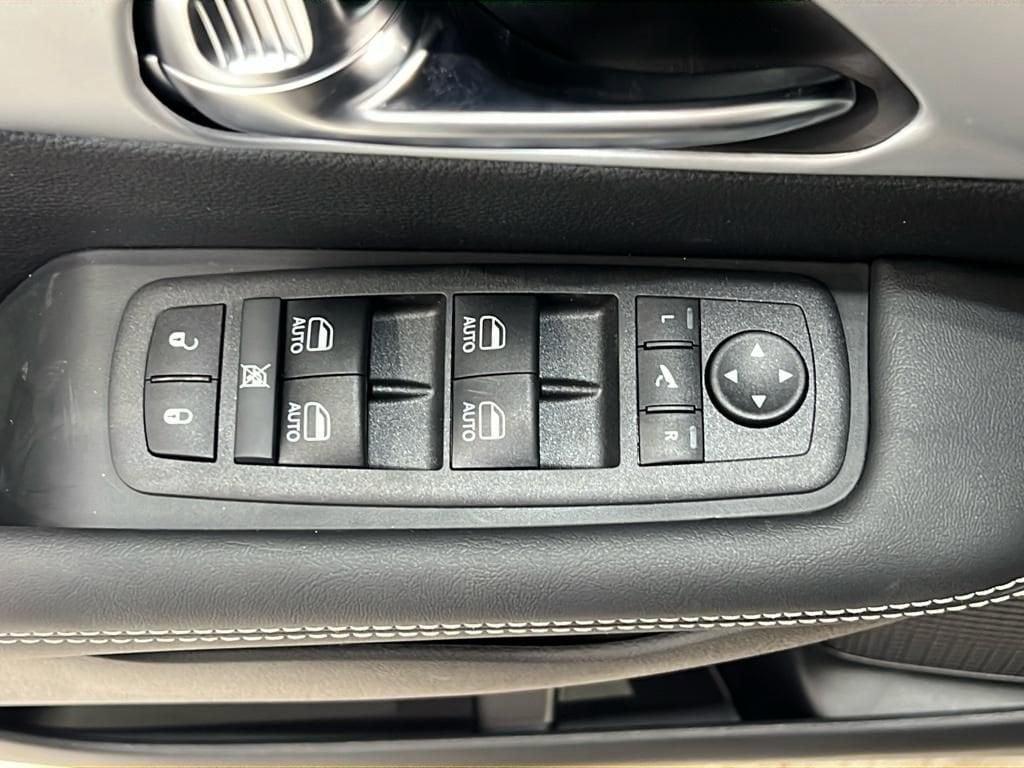 new 2025 Chrysler Pacifica Hybrid car, priced at $44,995