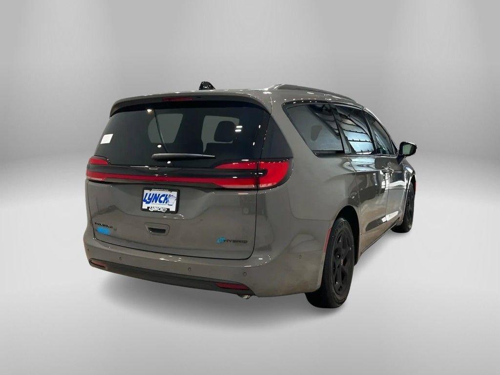 new 2025 Chrysler Pacifica Hybrid car, priced at $46,115