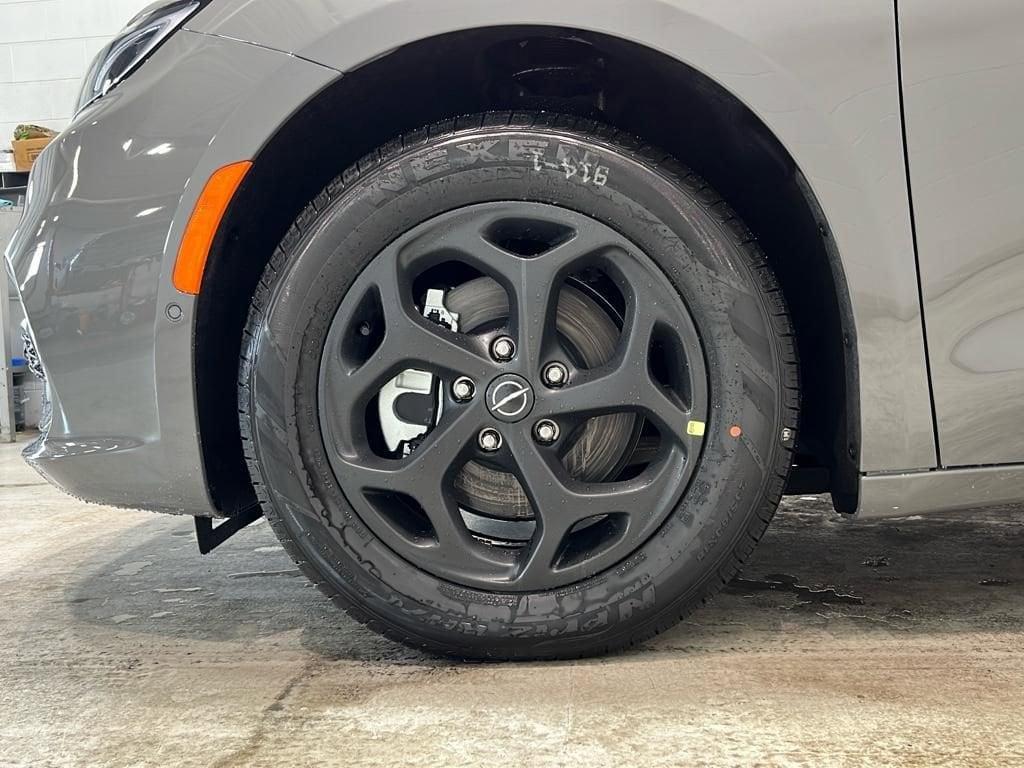 new 2025 Chrysler Pacifica Hybrid car, priced at $44,995