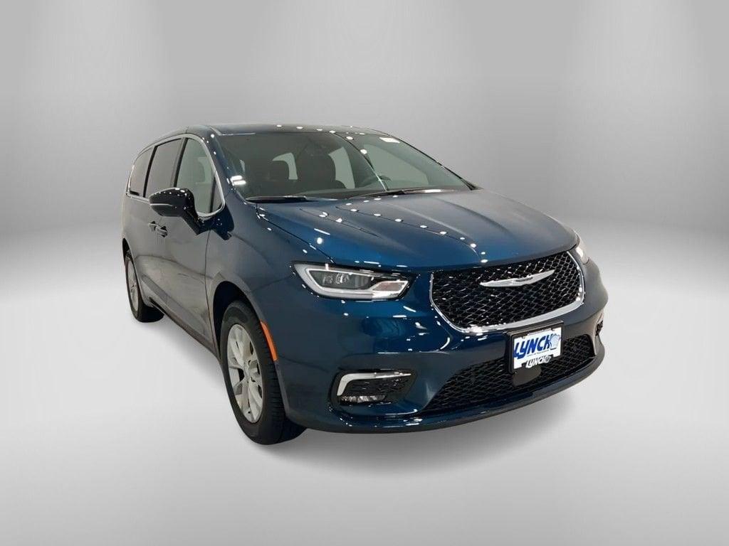 new 2025 Chrysler Pacifica car, priced at $44,995