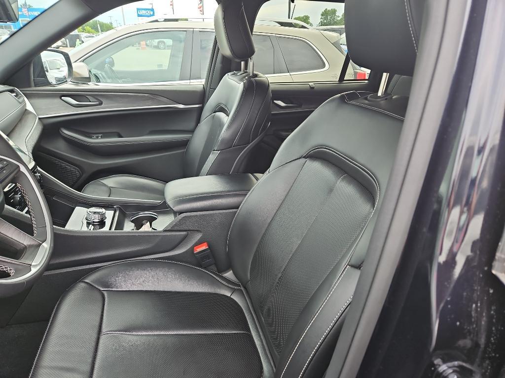 used 2024 Jeep Grand Cherokee car, priced at $40,995
