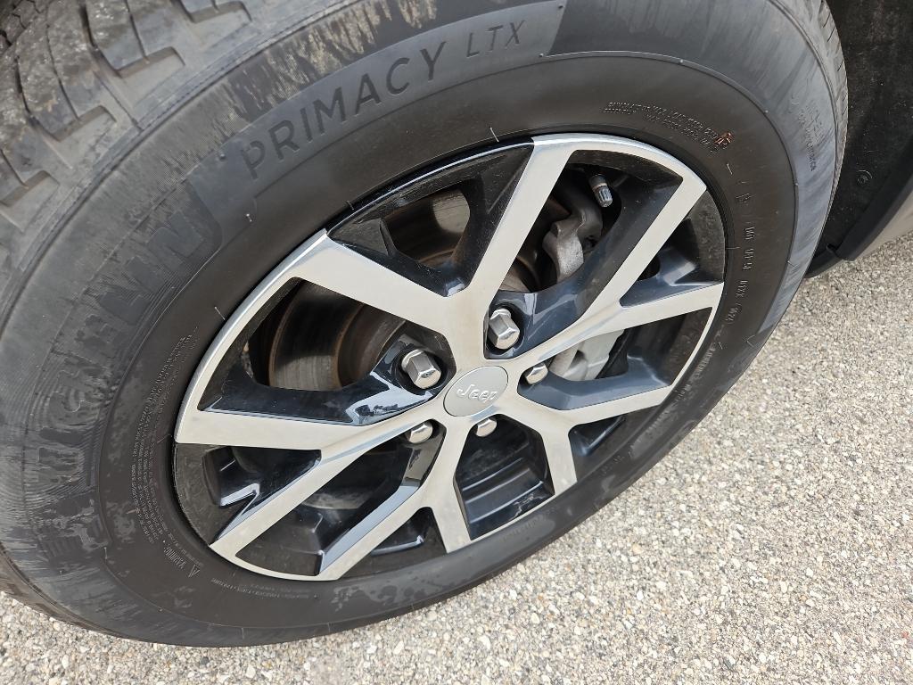 used 2024 Jeep Grand Cherokee car, priced at $40,995
