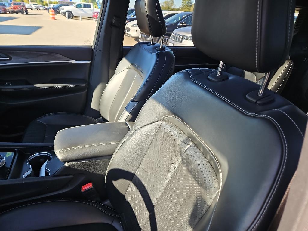 used 2024 Jeep Grand Cherokee L car, priced at $37,995