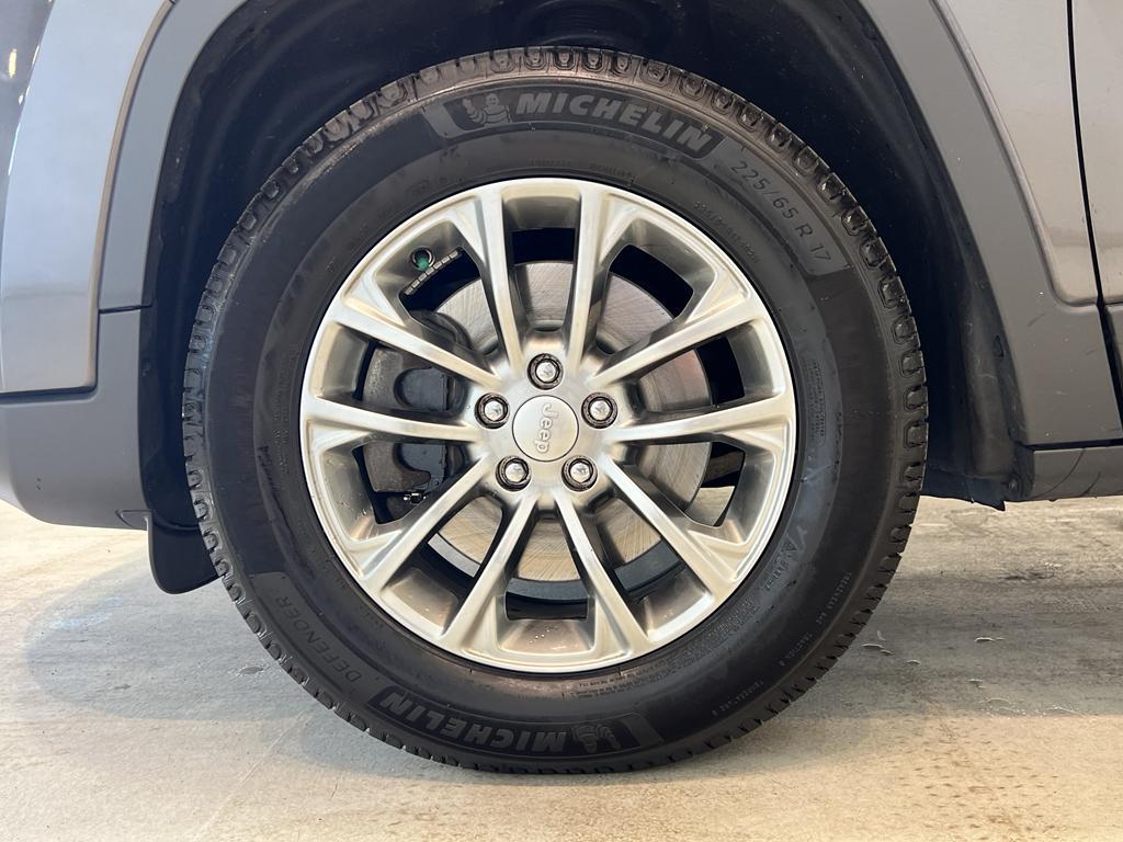 used 2020 Jeep Cherokee car, priced at $19,995