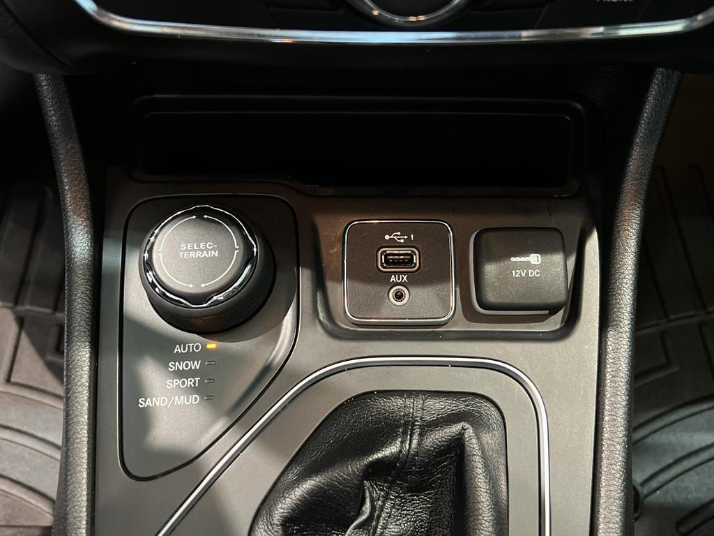 used 2020 Jeep Cherokee car, priced at $19,995