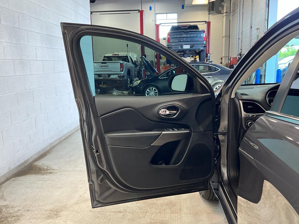 used 2020 Jeep Cherokee car, priced at $19,995