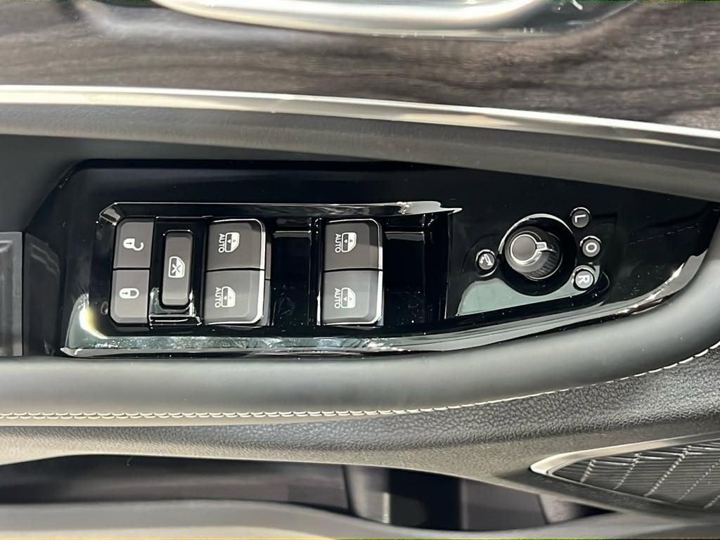 new 2025 Jeep Grand Cherokee L car, priced at $59,913
