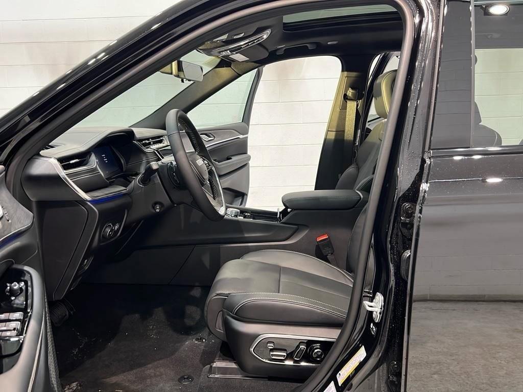 new 2025 Jeep Grand Cherokee L car, priced at $59,913