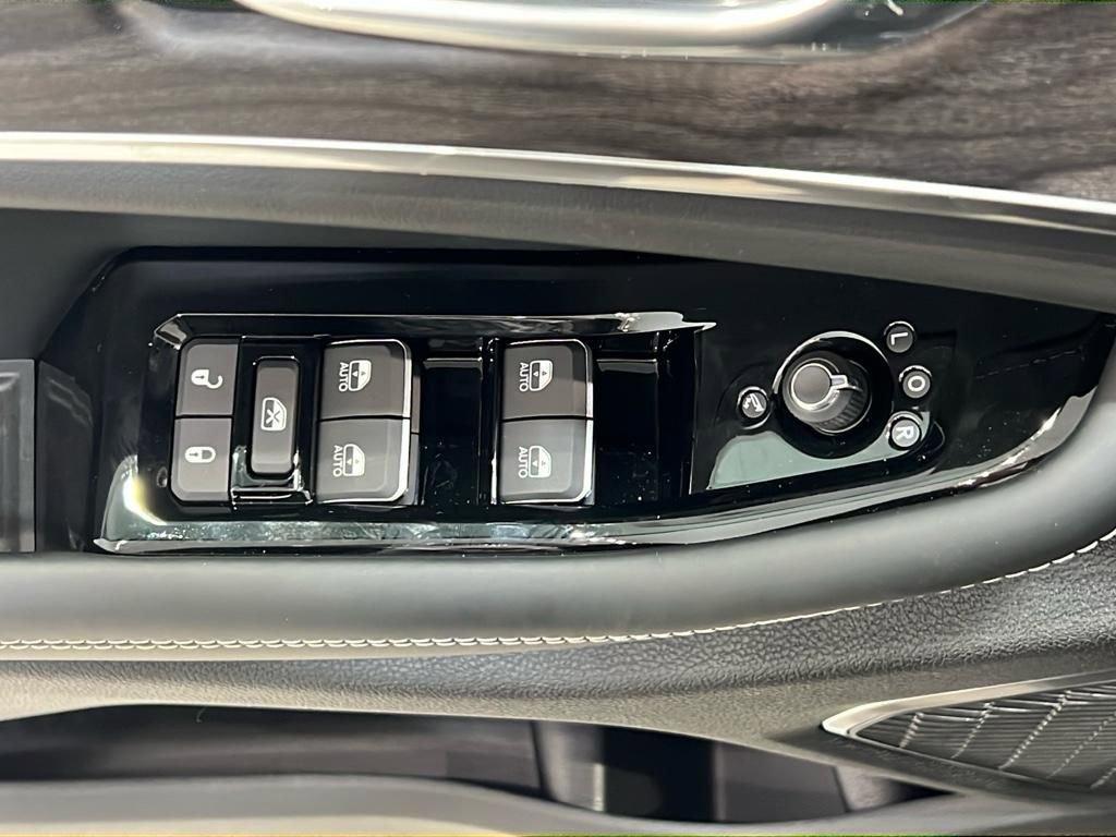 new 2025 Jeep Grand Cherokee L car, priced at $59,895