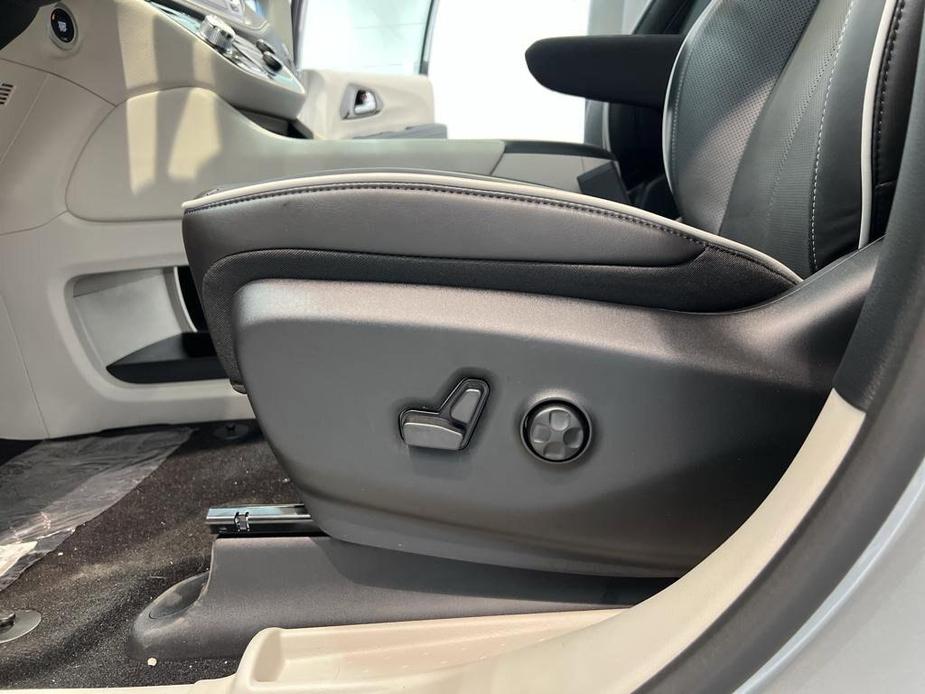 new 2024 Chrysler Pacifica car, priced at $52,245