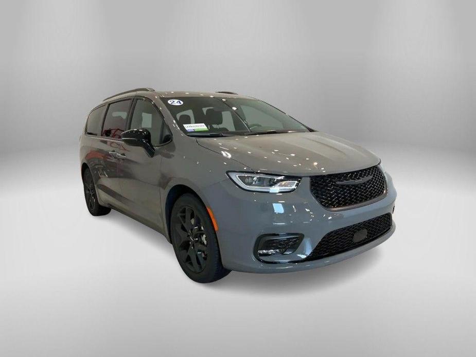 new 2024 Chrysler Pacifica car, priced at $40,995