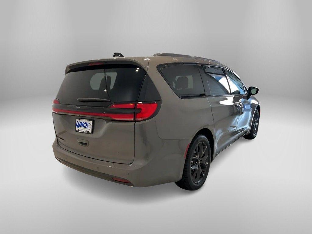 new 2024 Chrysler Pacifica car, priced at $40,995