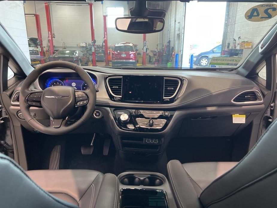 new 2024 Chrysler Pacifica car, priced at $40,995