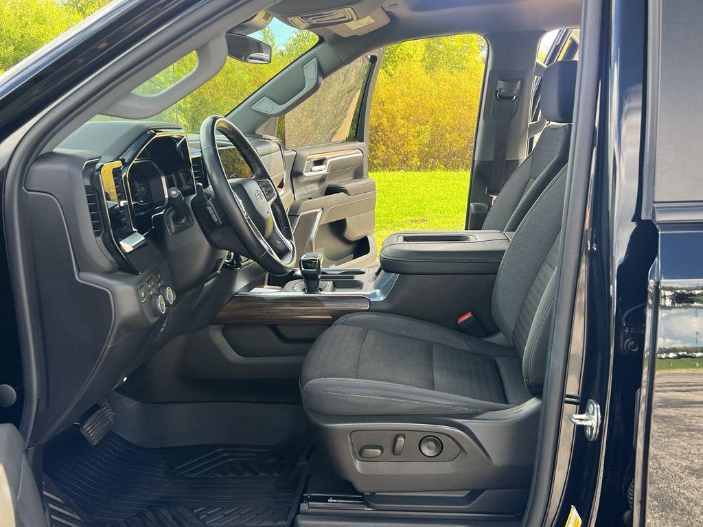 used 2022 Chevrolet Silverado 1500 car, priced at $43,495