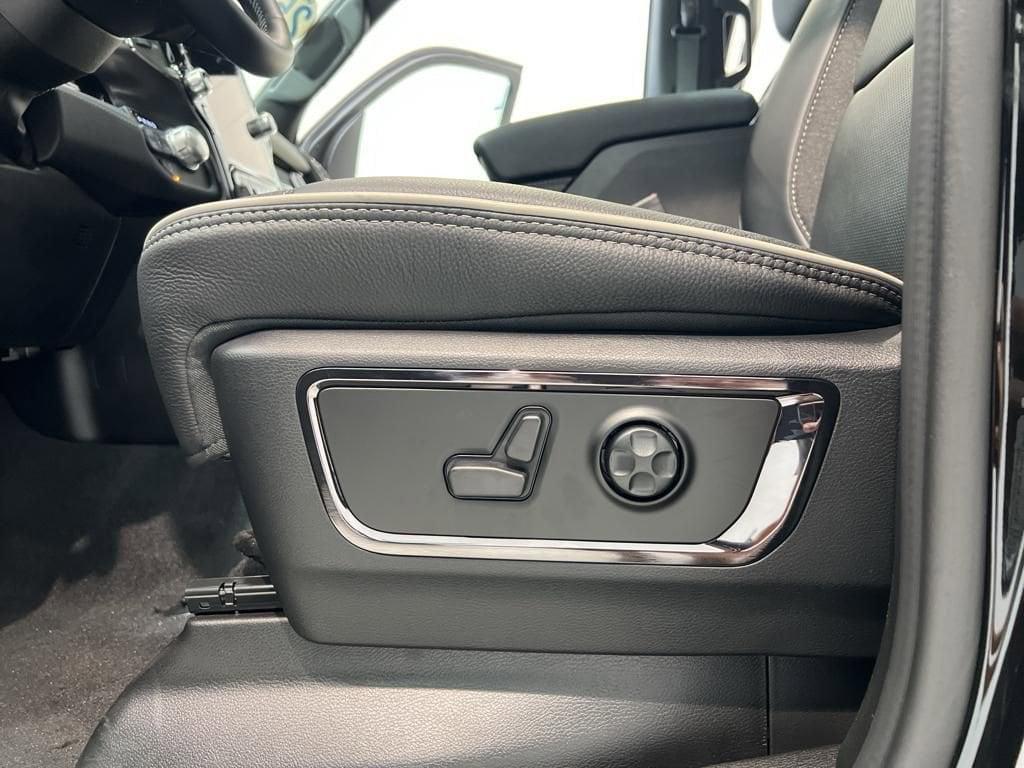 new 2025 Ram 1500 car, priced at $70,733