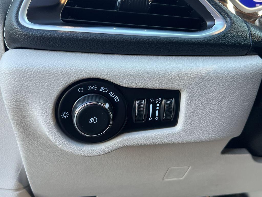 used 2021 Chrysler Pacifica car, priced at $34,499