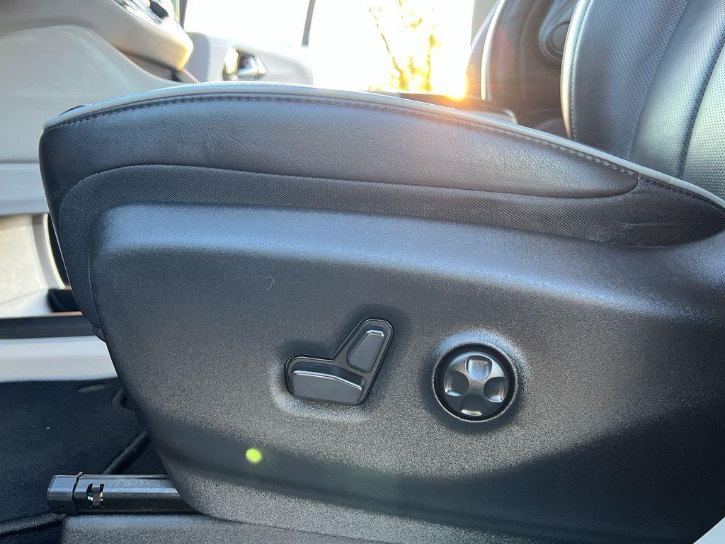 used 2021 Chrysler Pacifica car, priced at $34,499
