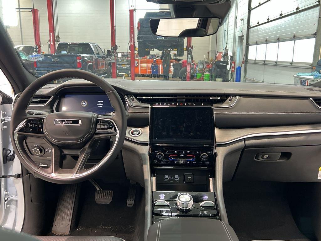 new 2025 Jeep Grand Cherokee car, priced at $55,999