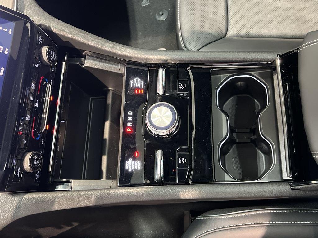 new 2025 Jeep Grand Cherokee car, priced at $55,999