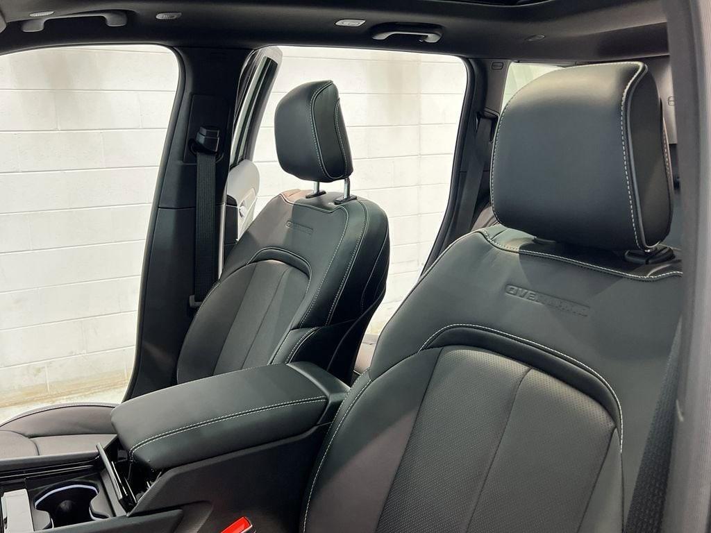 new 2025 Jeep Grand Cherokee car, priced at $55,999