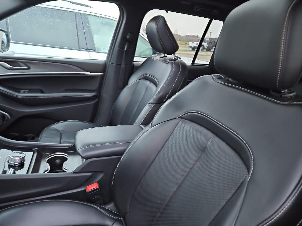 used 2024 Jeep Grand Cherokee car, priced at $38,995