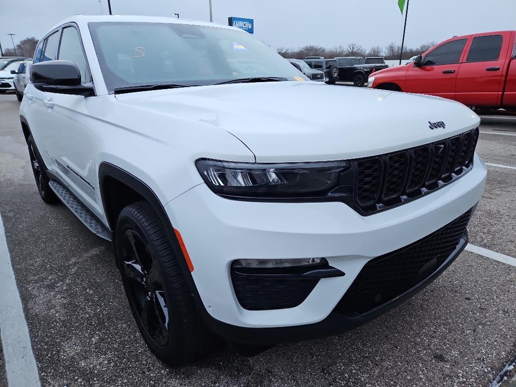 used 2024 Jeep Grand Cherokee car, priced at $38,995