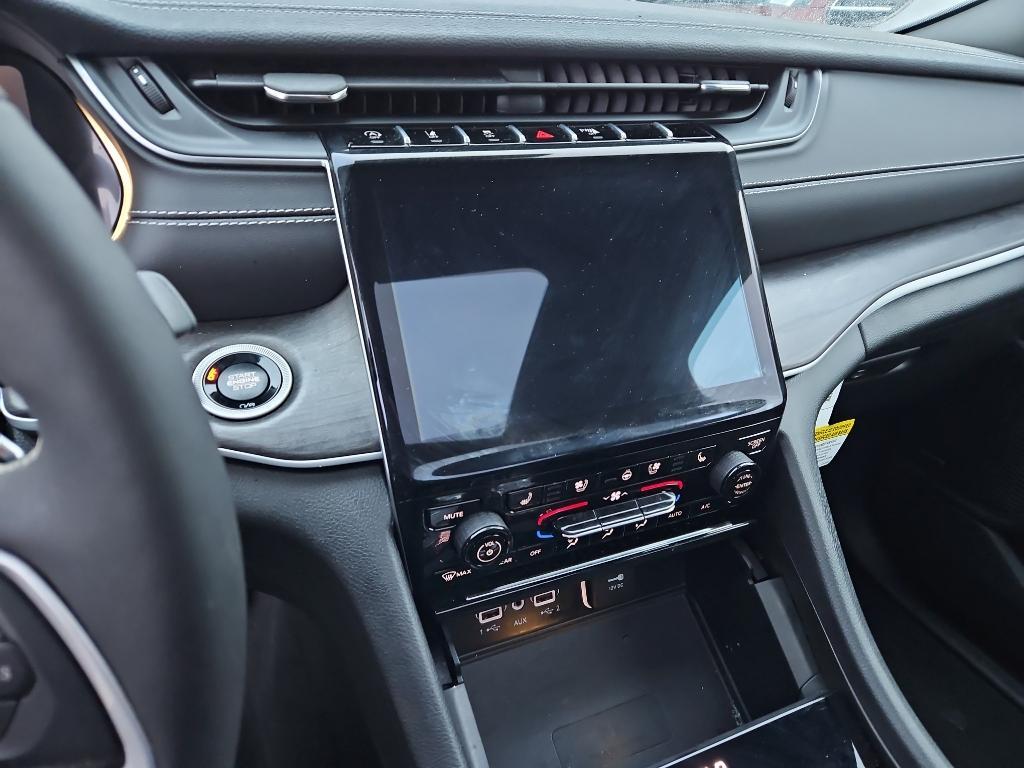 used 2024 Jeep Grand Cherokee car, priced at $38,995