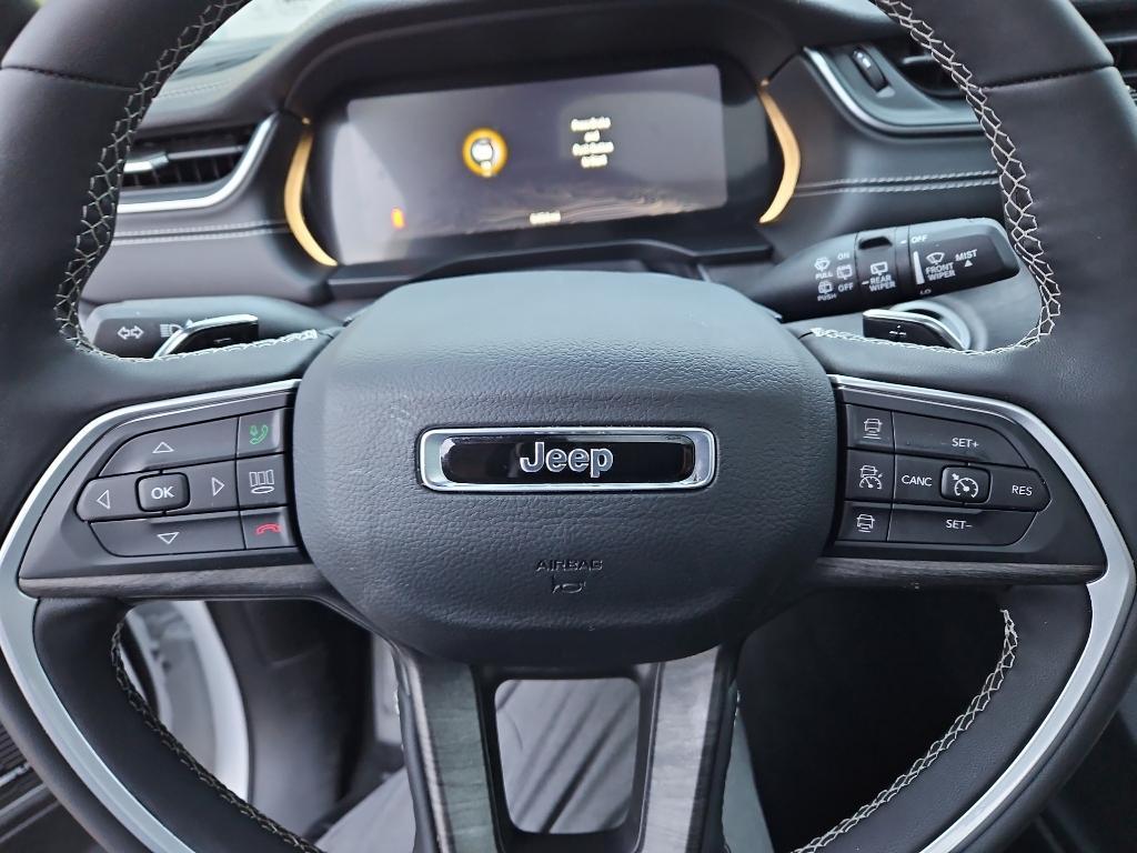 used 2024 Jeep Grand Cherokee car, priced at $38,995